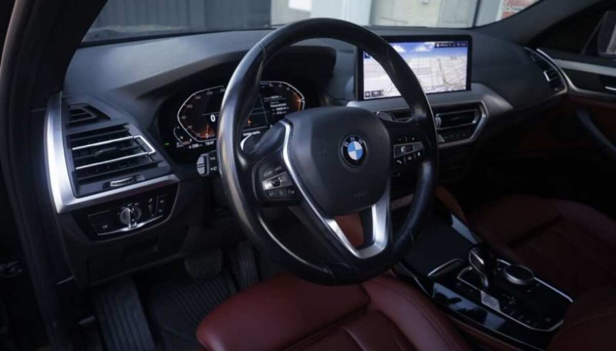 Gli interni della BMW X4 xDrive