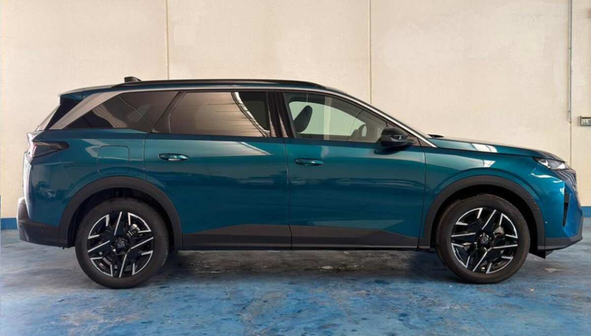 Noleggio a lungo termine Peugeot 5008