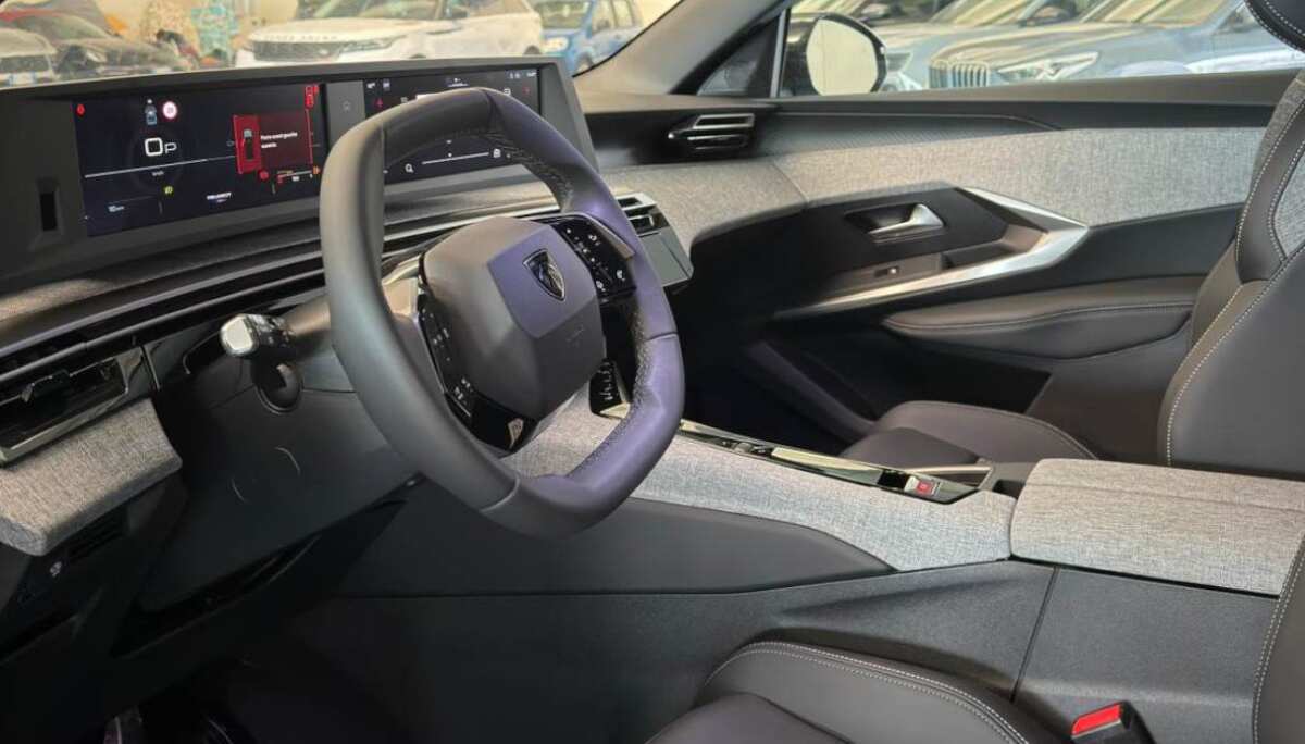 Suv a 7 posti Peugeot 5008 Hybrid 145 e-DCS6